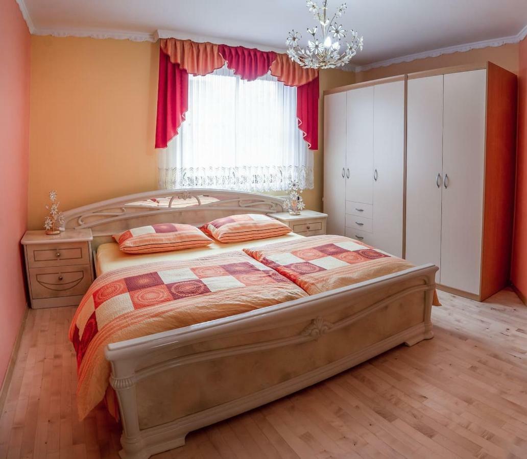 Apartma Ajda Komenda